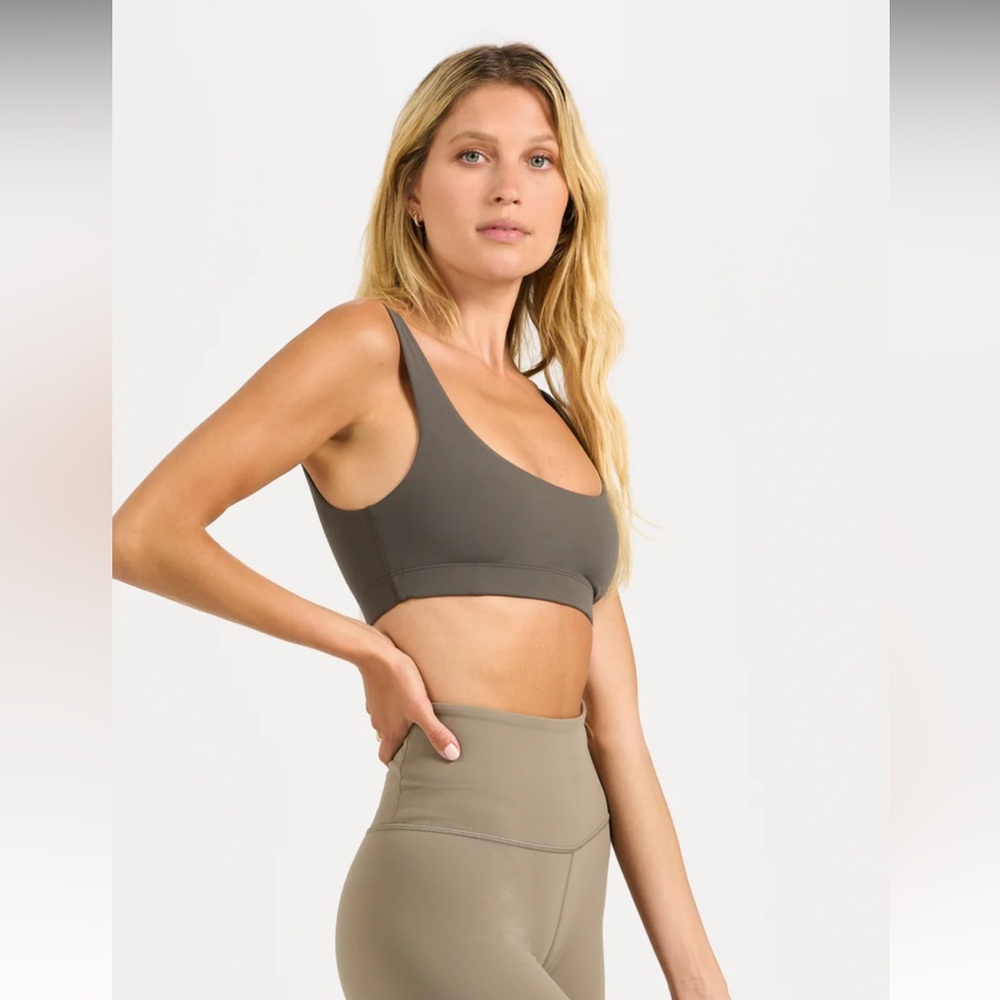 Vuori Daily Bra Oregano Size S